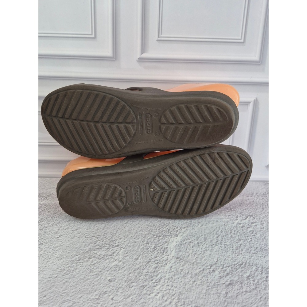 Crocs Sanrah Hammered Circle Wedge Sandals Womens 7 Espresso Brown Gold Slide - Picture 6 of 11